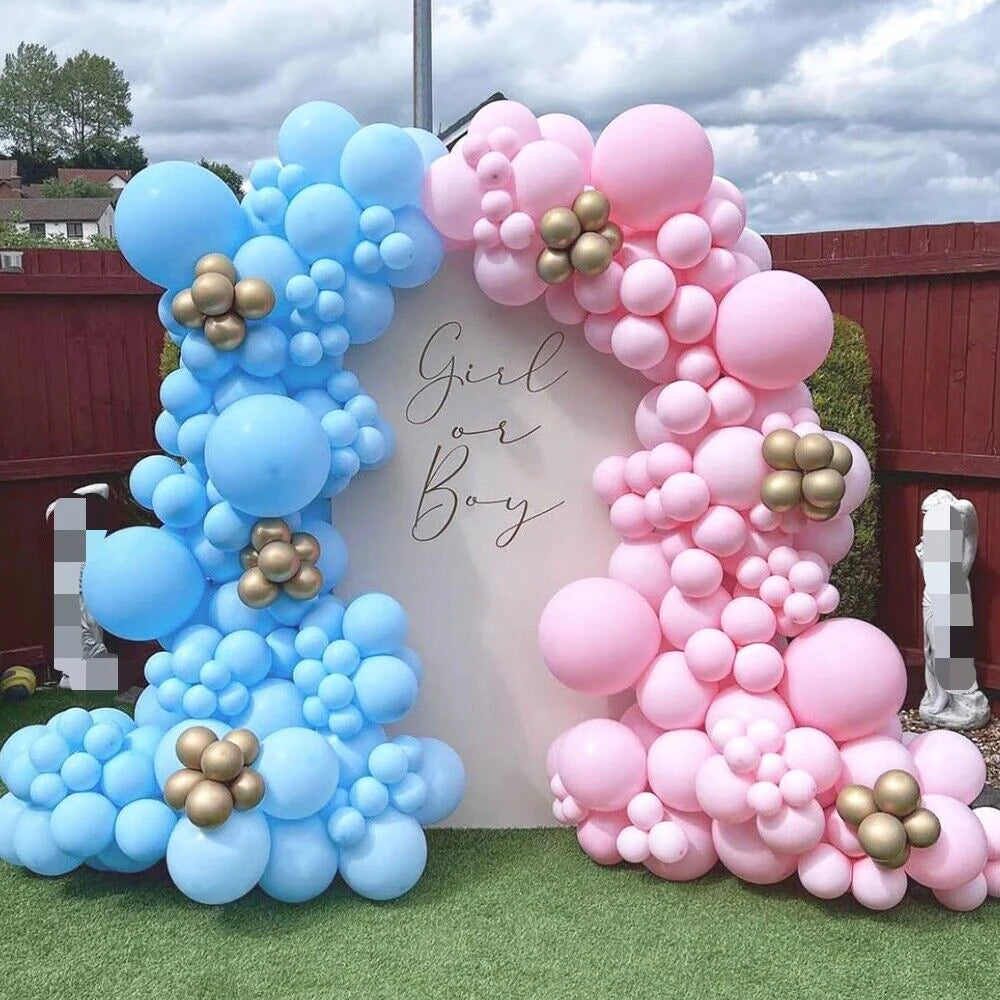 Ballongbåge i blått och rosa för Gender Reveals festuppsättning